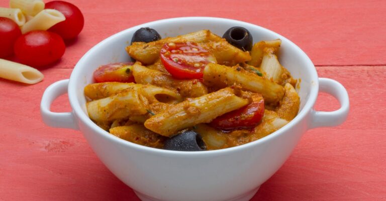 Ruokaresepti - Uusi Suosikki Syyskeittiöön: Bataattipiirakka Herkuttelemaan