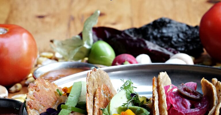 Tacojen - Herkulliset Ananaskana Tacot: Trooppinen Twisti Taco-iltaasi