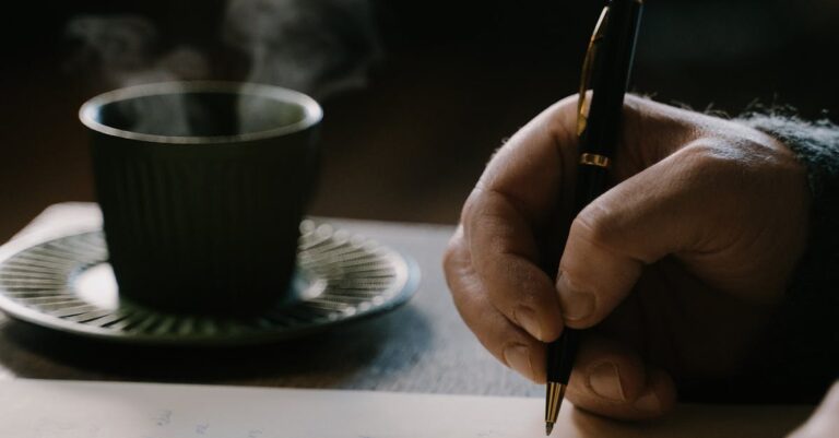 Ilo - Löydä elämän kipinät: Kuinka mikrohetket ilosta kantavat läpi vaikeiden aikojen