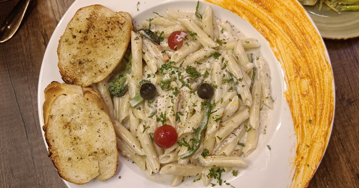 Pasta - Terveellisempi Twisti Klassikossa: Näin Valmistat Raejuustolla Alfredo Pastaa