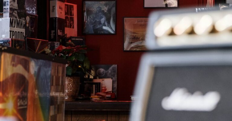 Suremminen - Vanhempien surun polku: Kuinka kohdata menneisyys ja rakentaa onnellisempi tulevaisuus