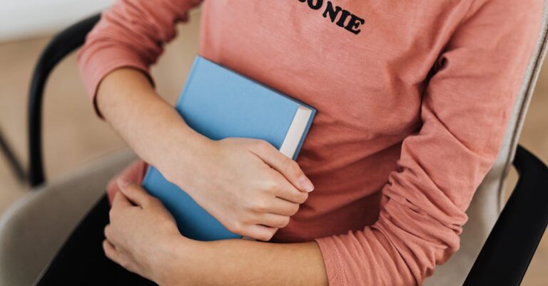 Itsearvostelu - Vapaudu itsekritiikistä – Avaimet itsemyötätunnon ja henkisen kasvun maailmaan